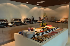 Daily buffet breakfast (PLN 70 per person)