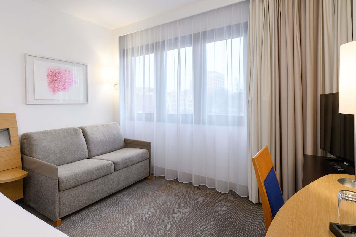 Executive Room with 1 Queen-Size Bed and a Sofa