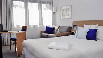 Room, 1 Queen Bed with Sofa bed | Minibar, in-room safe, desk, blackout drapes