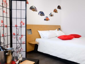 MyRoom: Your own Minka house with 1 Queen-Size Bed | Coffre-fort, bureau, espace de travail pour ordinateurs portables