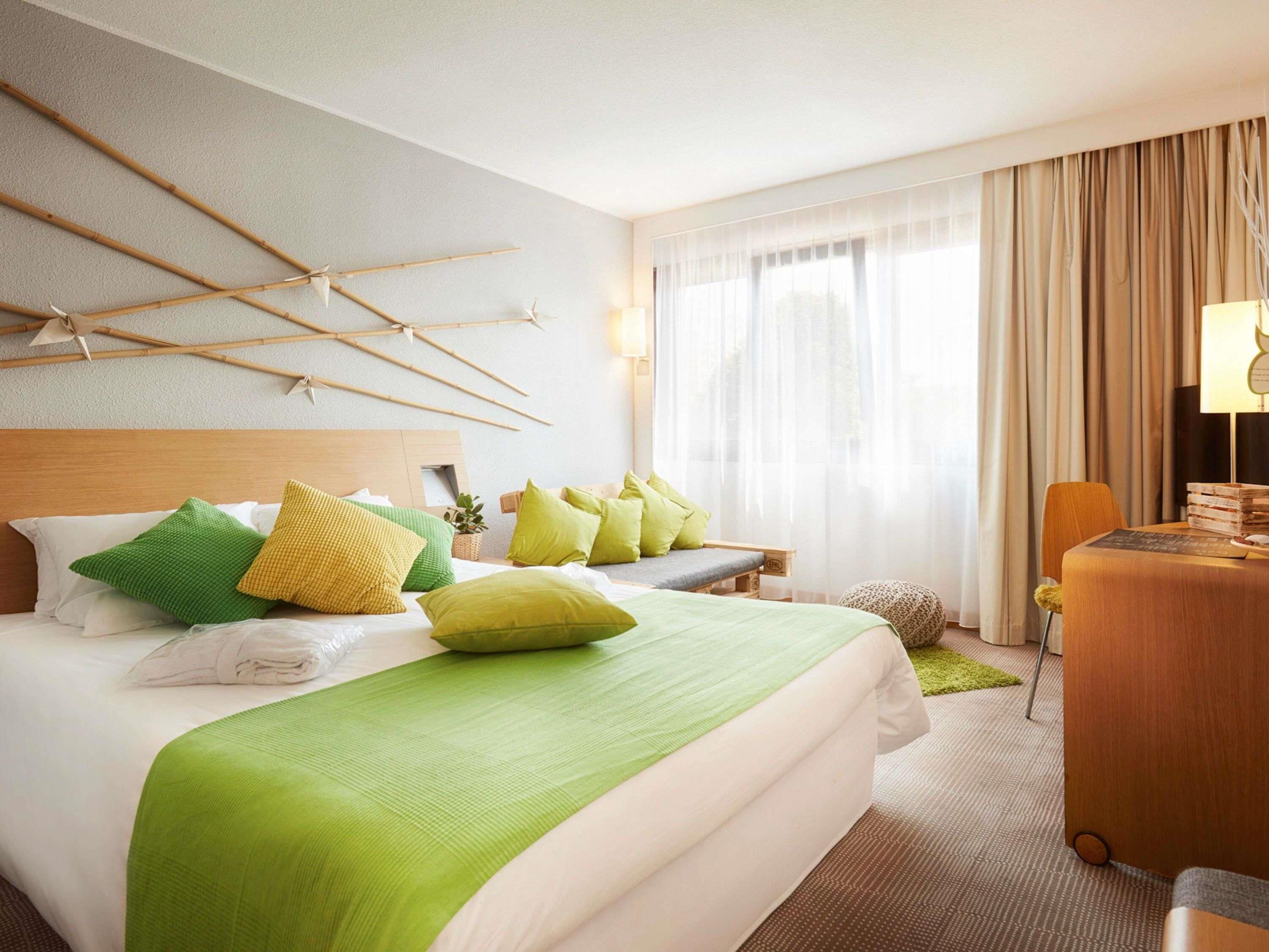 Rom – standard, 1 dobbeltseng | Minibar, safe på rommet, skrivebord og blendingsgardiner