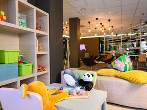 Zona de juegos infantil cubierta