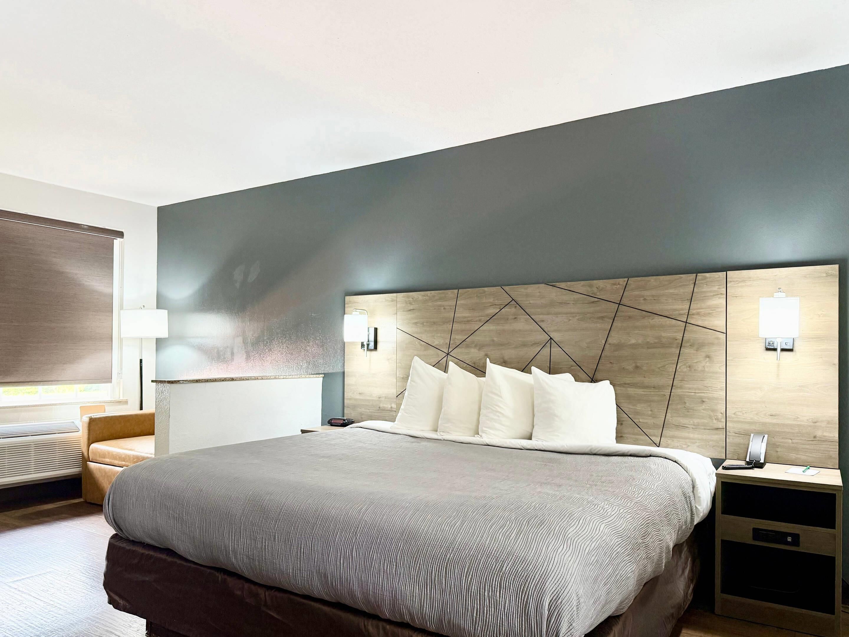 Suite King Non Smoking 2 person Sofabed | Premium bedding, desk, laptop workspace, blackout curtains