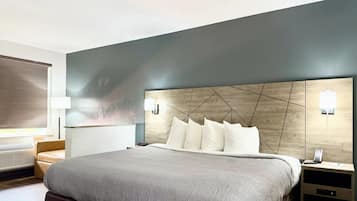 Suite King Non Smoking 2 person Sofabed | Premium bedding, desk, laptop workspace, blackout drapes