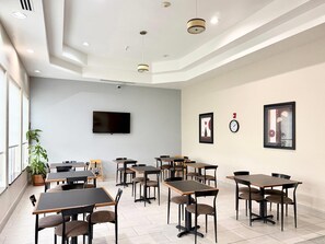 Free daily continental breakfast
