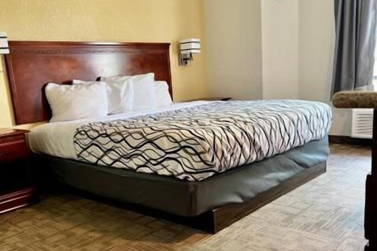 Pillowtop beds, desk, laptop workspace, iron/ironing board