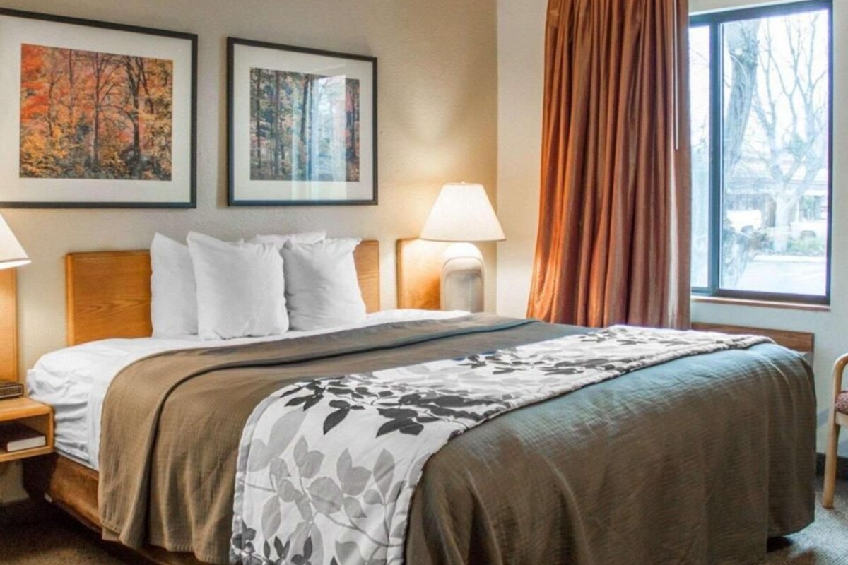 Pillowtop beds, desk, laptop workspace, iron/ironing board