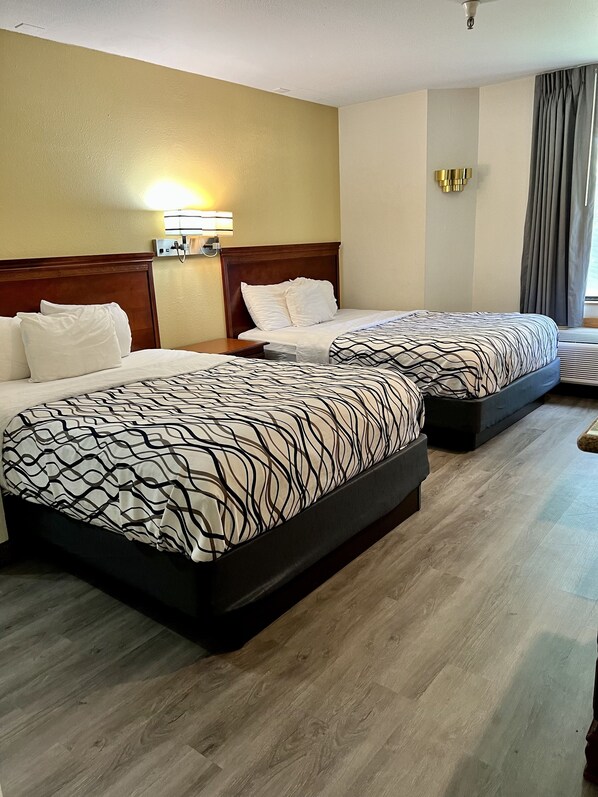 标准房, 2 张大床, 无烟房 | 加厚床垫、办公桌、笔记本电脑工作区、熨斗/熨衣板