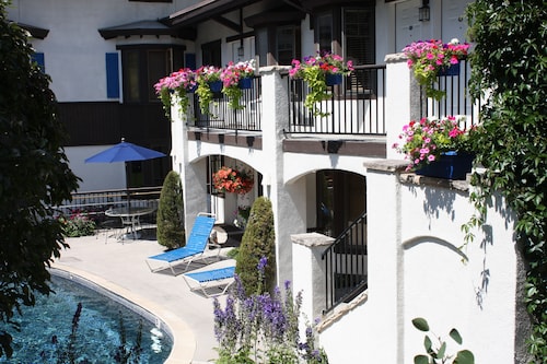 St. Moritz Lodge & Condominiums