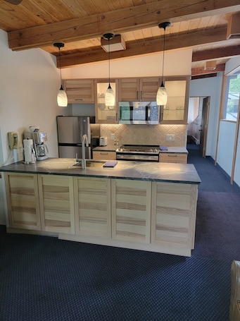 Standard Condo, 2 Bedrooms | Private kitchen. St. Moritz Lodge & Condominiums
