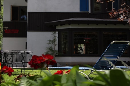 Courtyard. St. Moritz Lodge & Condominiums