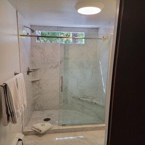 Standard Room, 2 Bedrooms, Refrigerator & Microwave | Bathroom