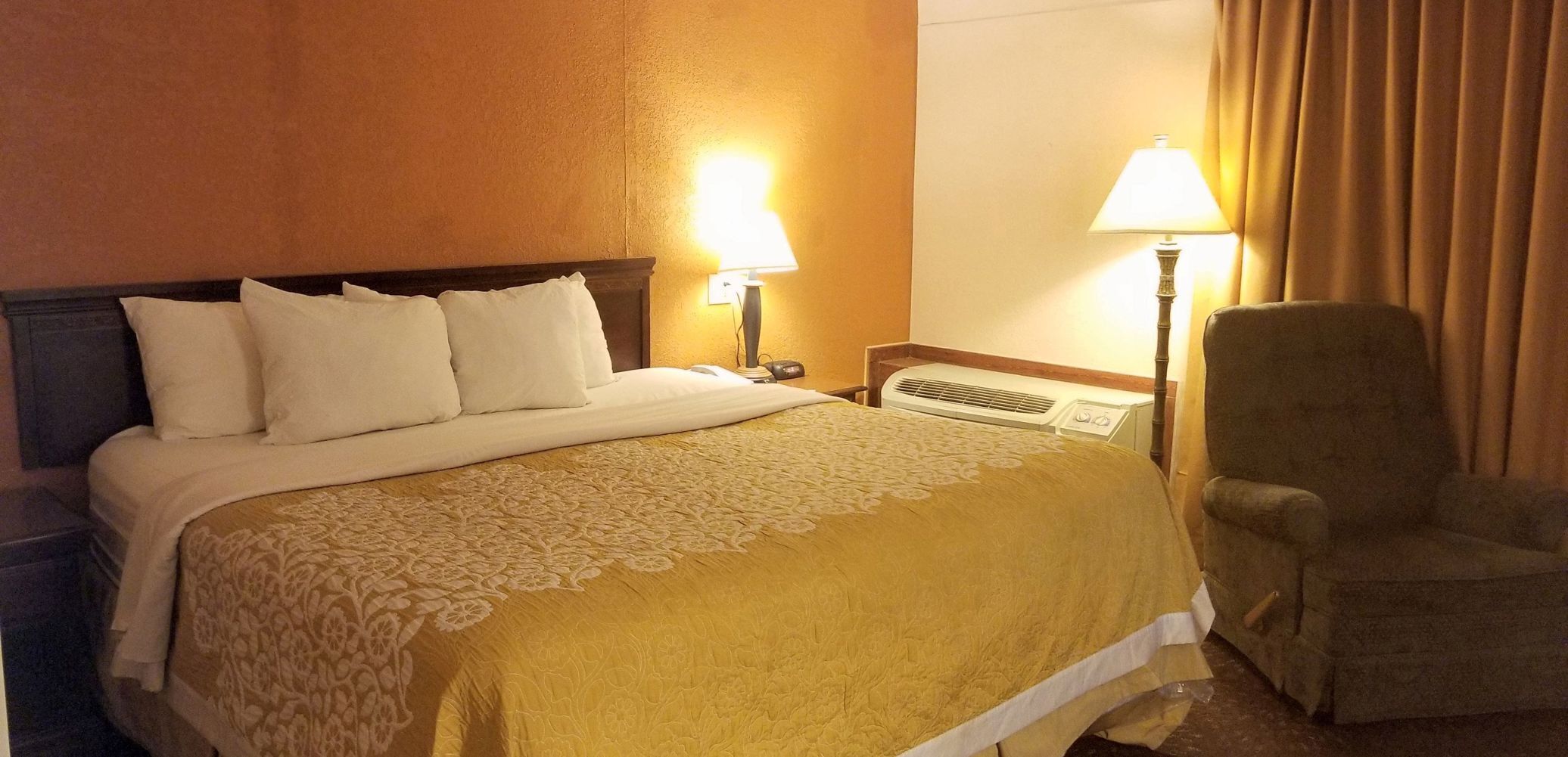 Escrivaninha, espaço de trabalho para notebook