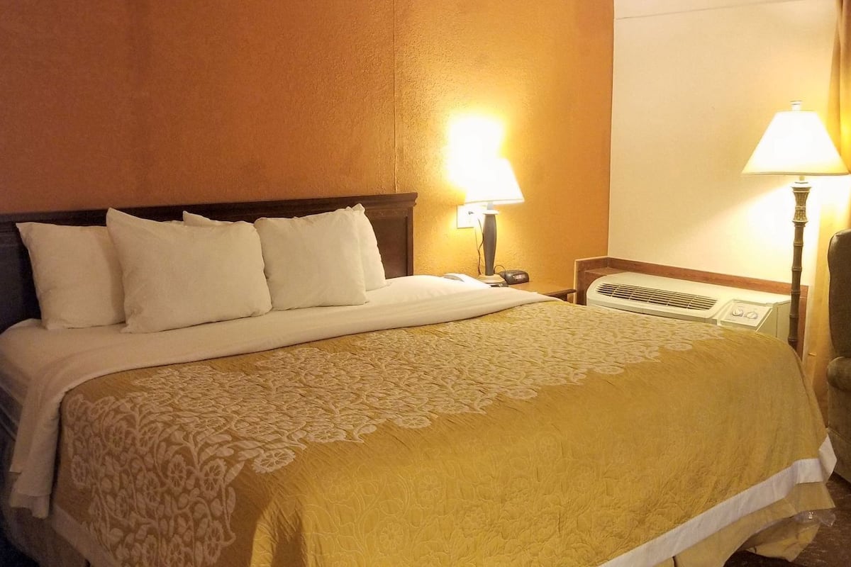 Escrivaninha, espaço de trabalho para notebook