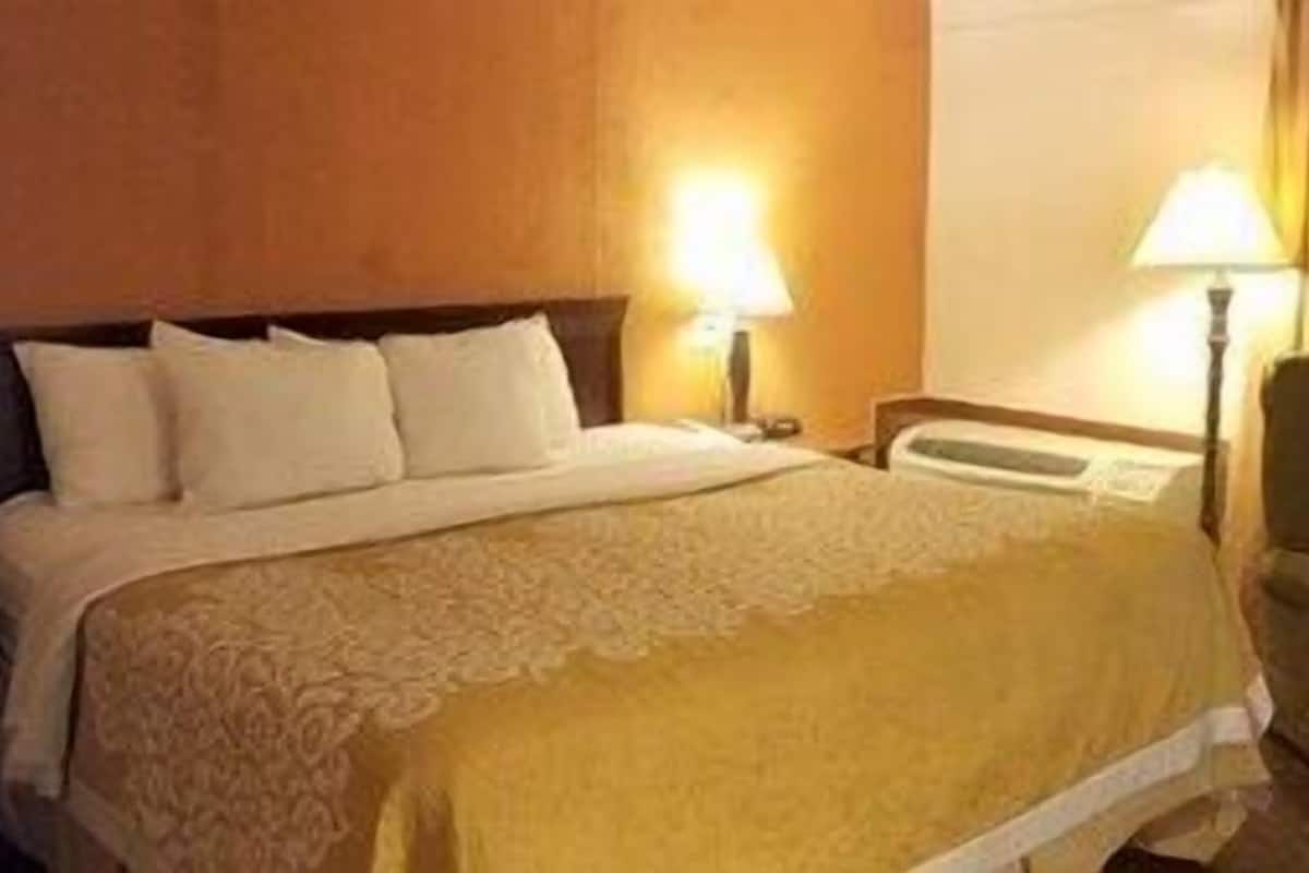 Escrivaninha, espaço de trabalho para notebook