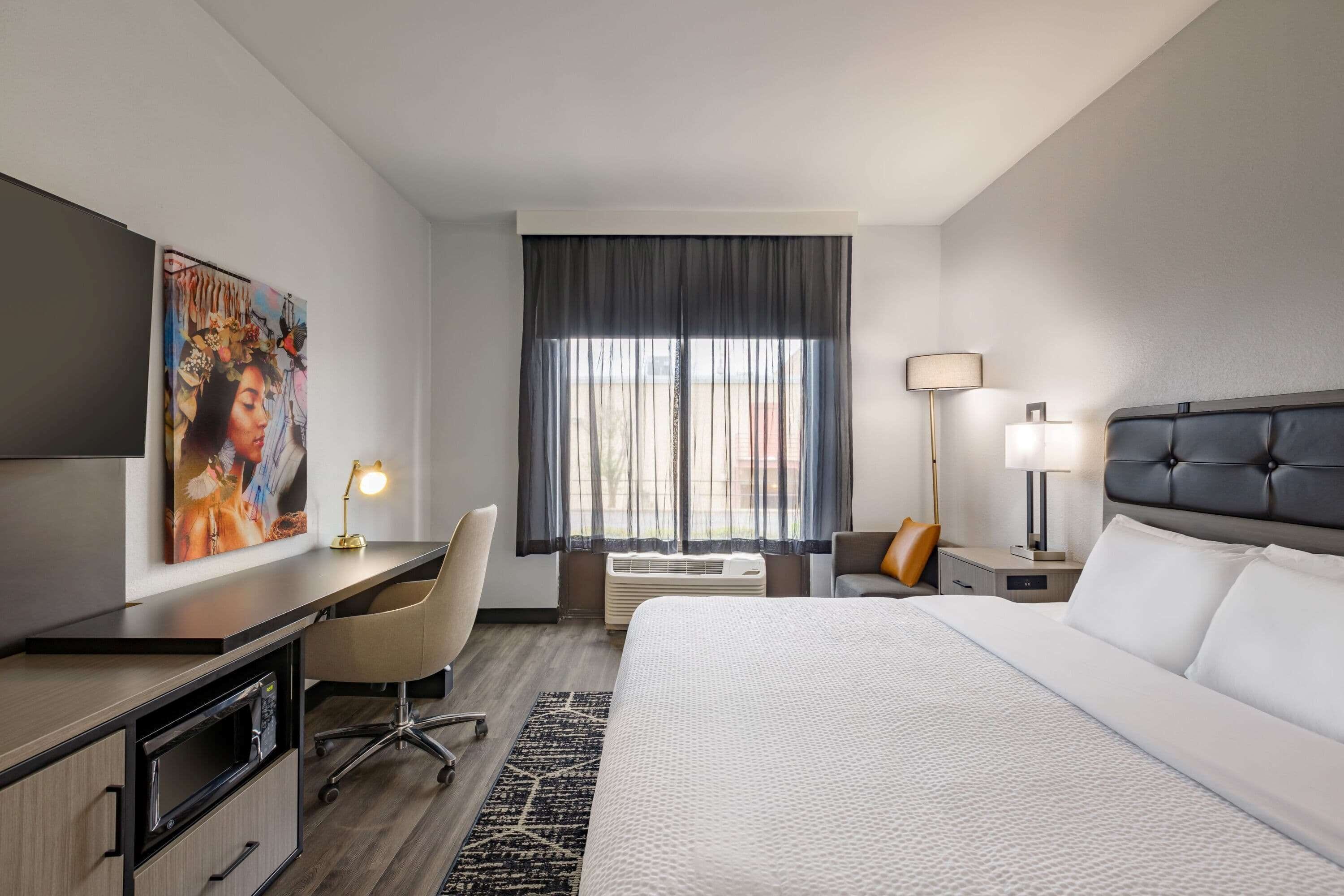 Room, 1 King Bed, Accessible, Non Smoking (Mobility Bathtub w/Grab Bars) | Premium bedding, desk, blackout drapes, iron/ironing board