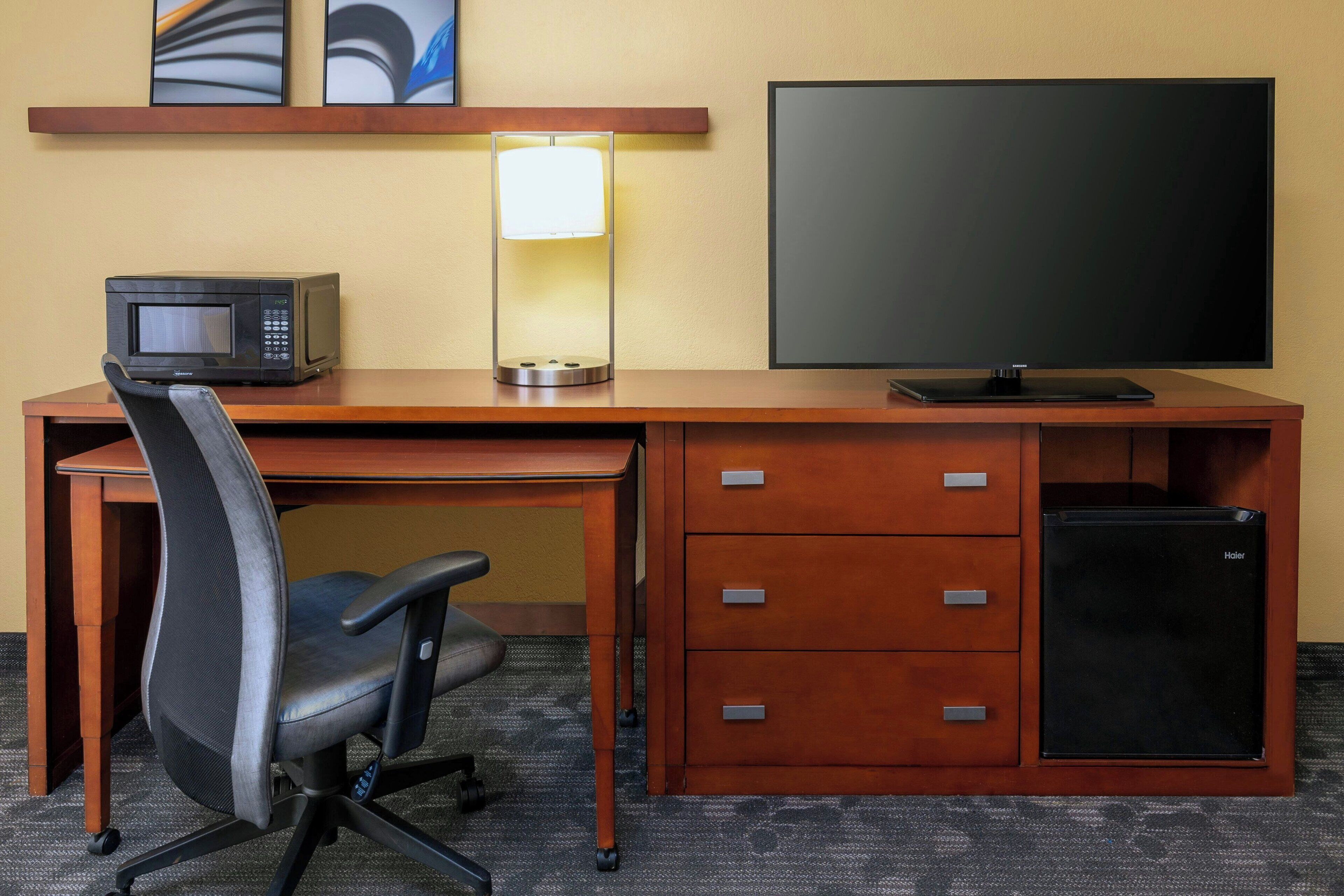 in-room safe, desk, laptop workspace, blackout curtains