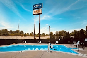 Piscine extérieure (ouverte en saison)