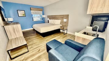 Suite, 1 King Bed, Non Smoking, Kitchenette