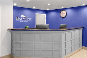 Lobby - Baymont by Wyndham Indianapolis South (Indianapolis)