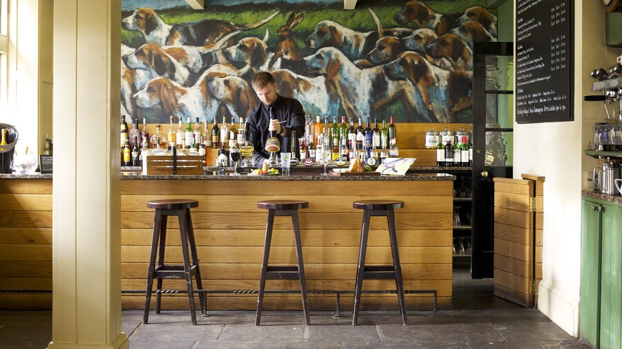 Hare And Hounds Hotel