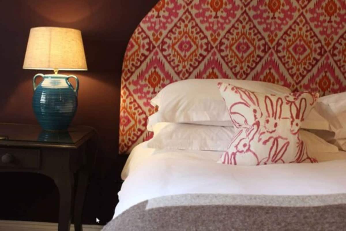 1 Schlafzimmer, Zimmersafe, Schreibtisch, Bügeleisen/Bügelbrett