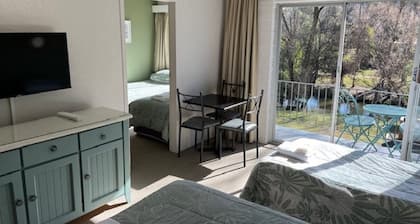 Riverbank Park Motel