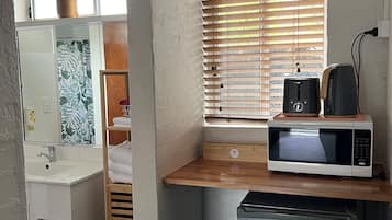 Standardzimmer | Bügeleisen/Bügelbrett, kostenloses WLAN, Bettwäsche