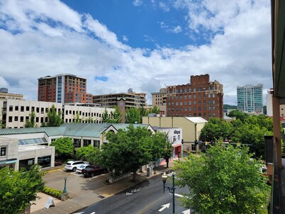 Downtown Inn and Suites