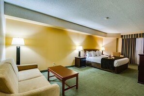 Family Suite, 2 Bedrooms | Hypo-allergenic bedding, down comforters, desk, blackout drapes