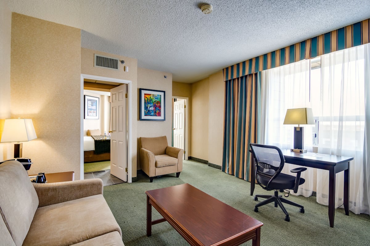 Suite, 1 chambre | Coin séjour