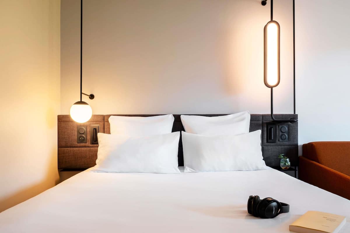 Comfort Room, Multiple Beds | Minibar, in-room safe, desk, blackout curtains