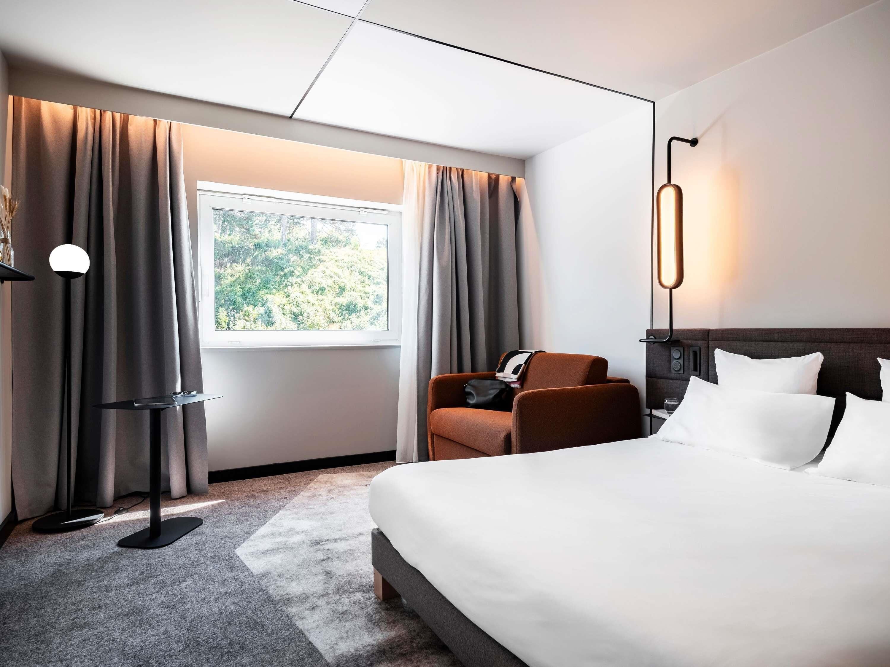 Klassieke kamer (1 Double Bed with 1 Single Sofabed) | Een minibar, een kluis op de kamer, een bureau, verduisterende gordijnen