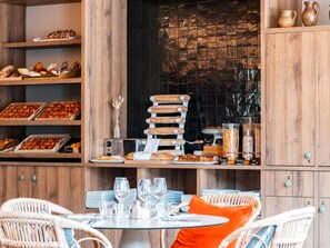 Daily buffet breakfast for a fee - Novotel Belfort Centre Atria (Belfort)