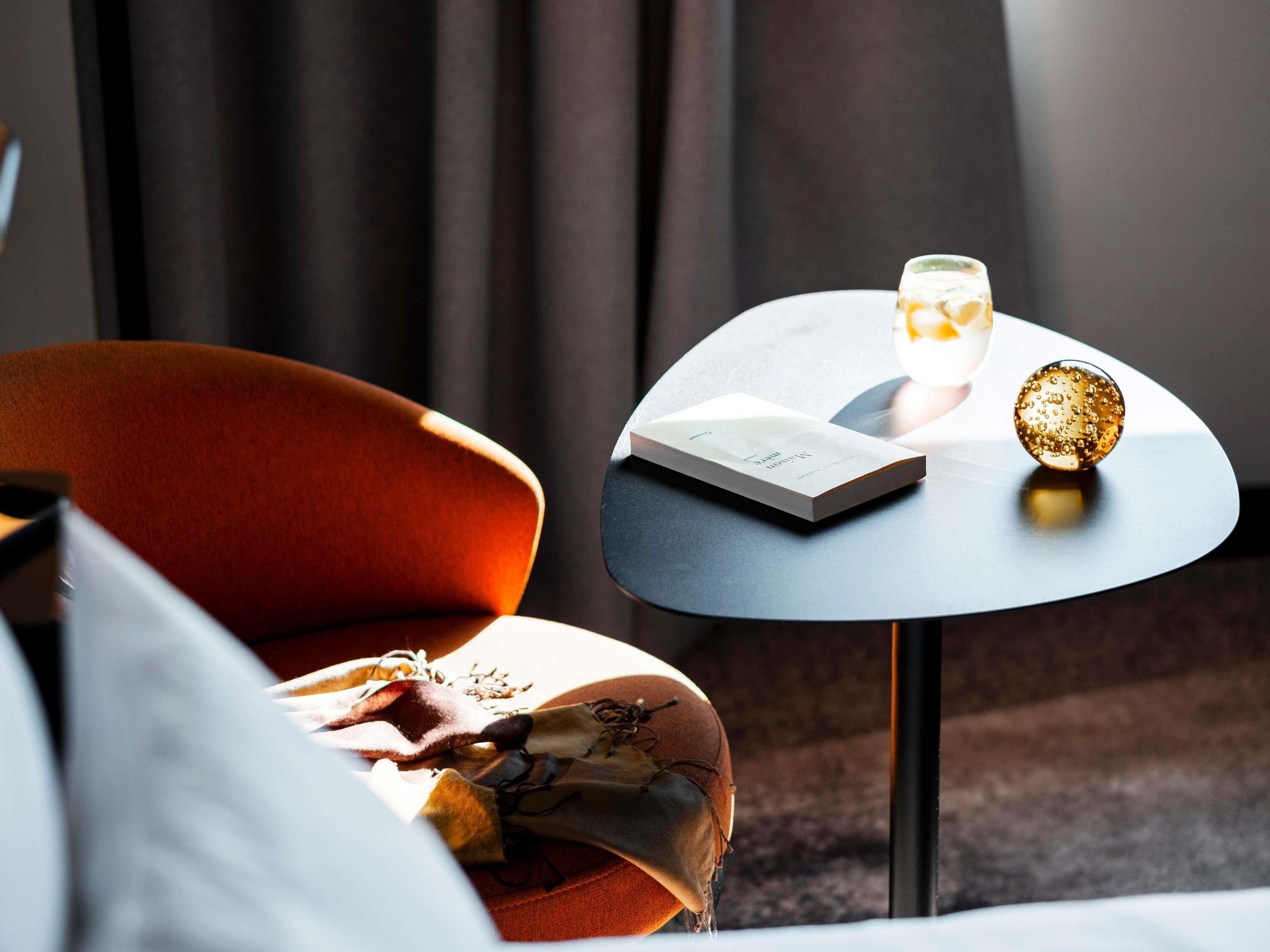 Executive Room, 1 King Bed | Minibar, in-room safe, desk, blackout curtains