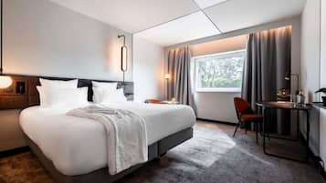 Minibar, coffres-forts dans les chambres, bureau, rideaux occultants