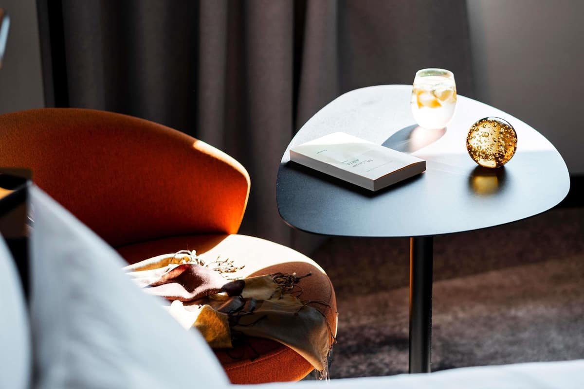 Executive Room, 1 King Bed | Minibar, in-room safe, desk, blackout curtains