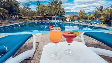 Alimentos y bebidas