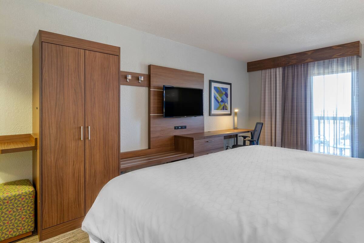 In-room safe, desk, laptop workspace, blackout drapes
