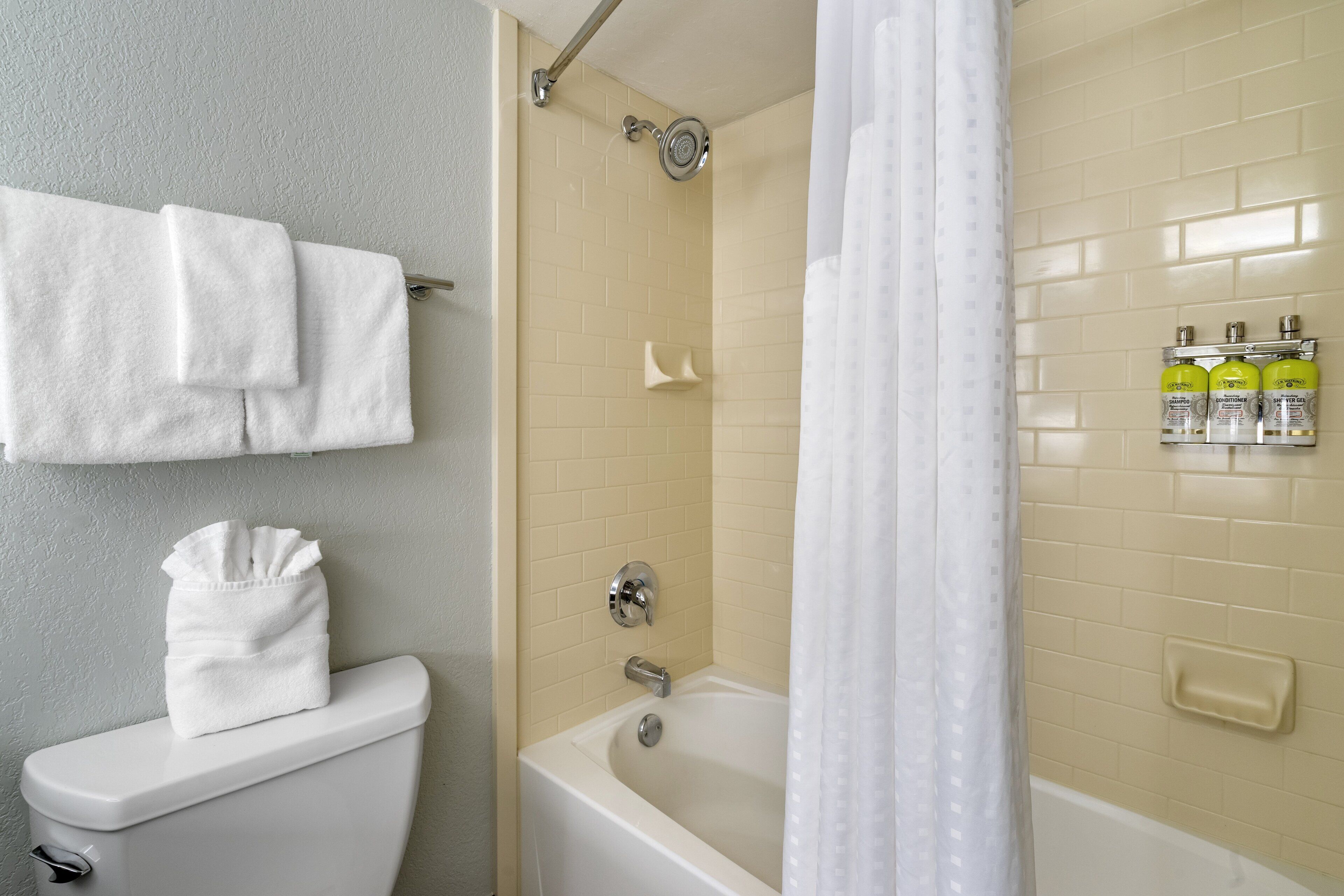 combined shower/bathtub, eco-friendly toiletries, hair dryer, towels