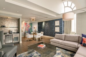 En 55-tommers Flatskjerm-TV med digitale kanaler samt TV