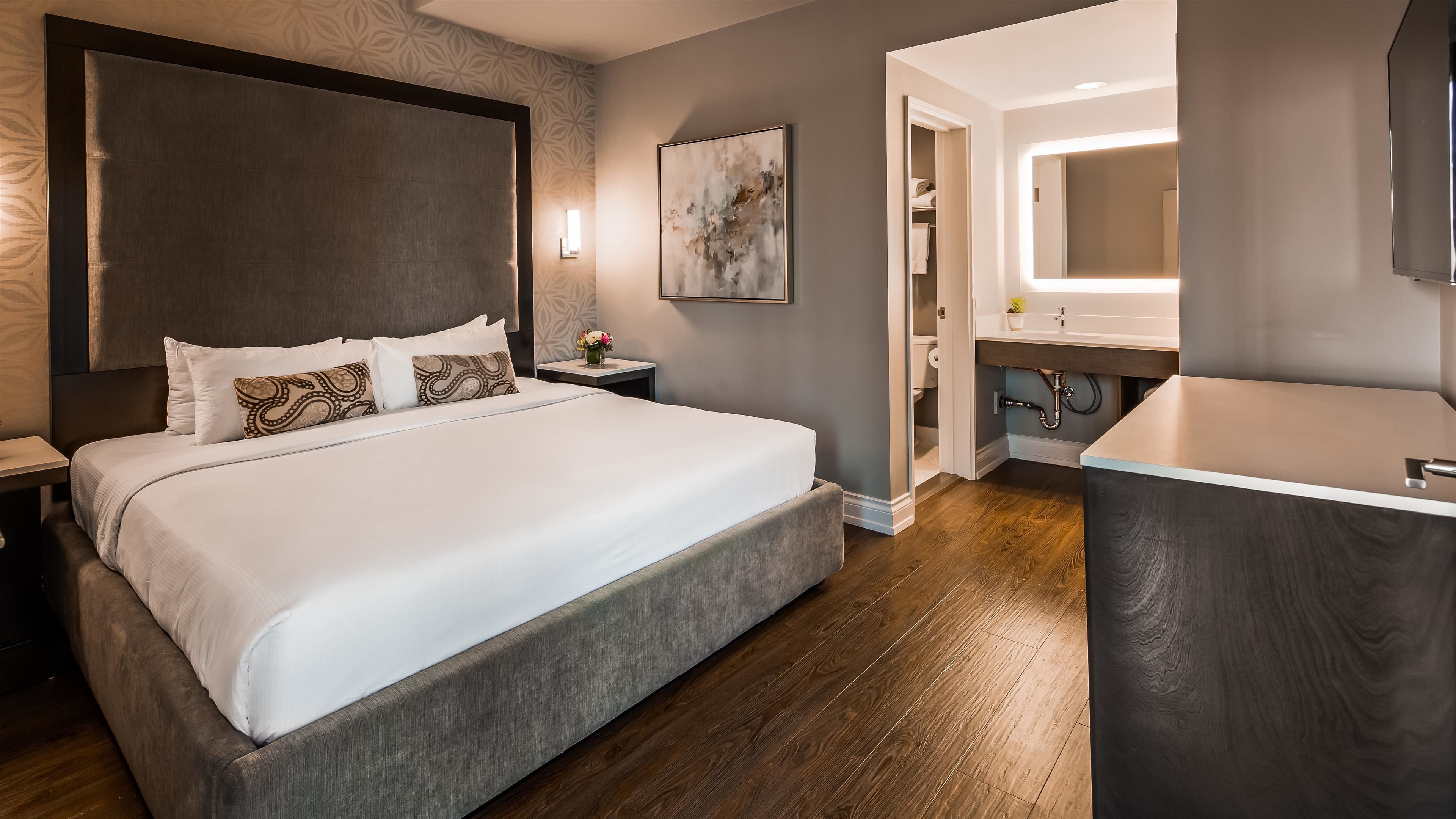 premium bedding, pillow-top beds, in-room safe, desk