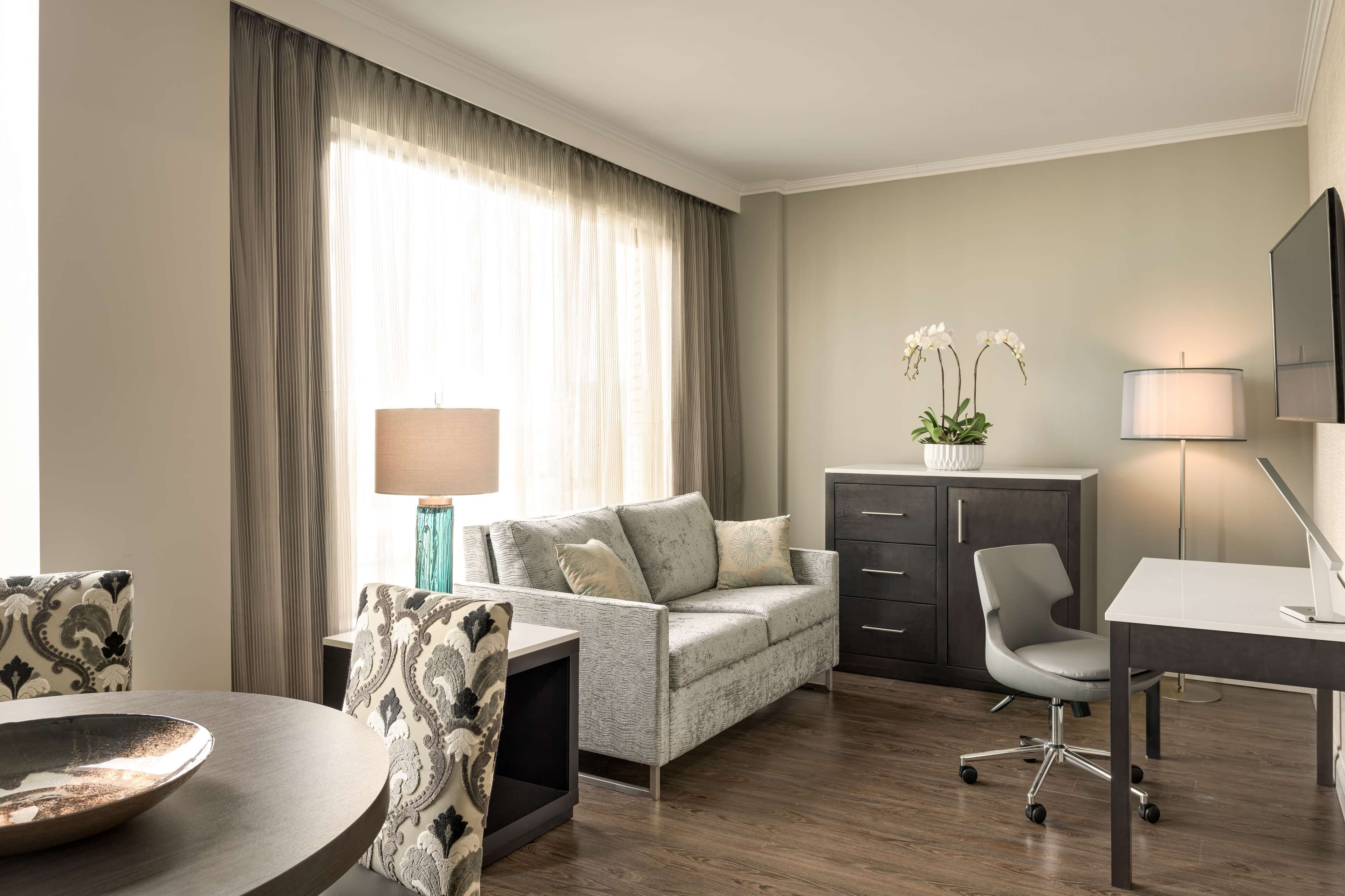 premium bedding, pillow-top beds, in-room safe, desk