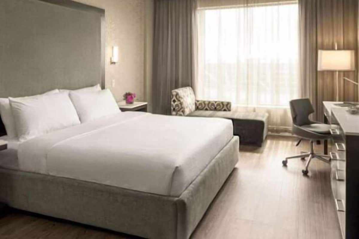 Premium bedding, pillowtop beds, in-room safe, desk