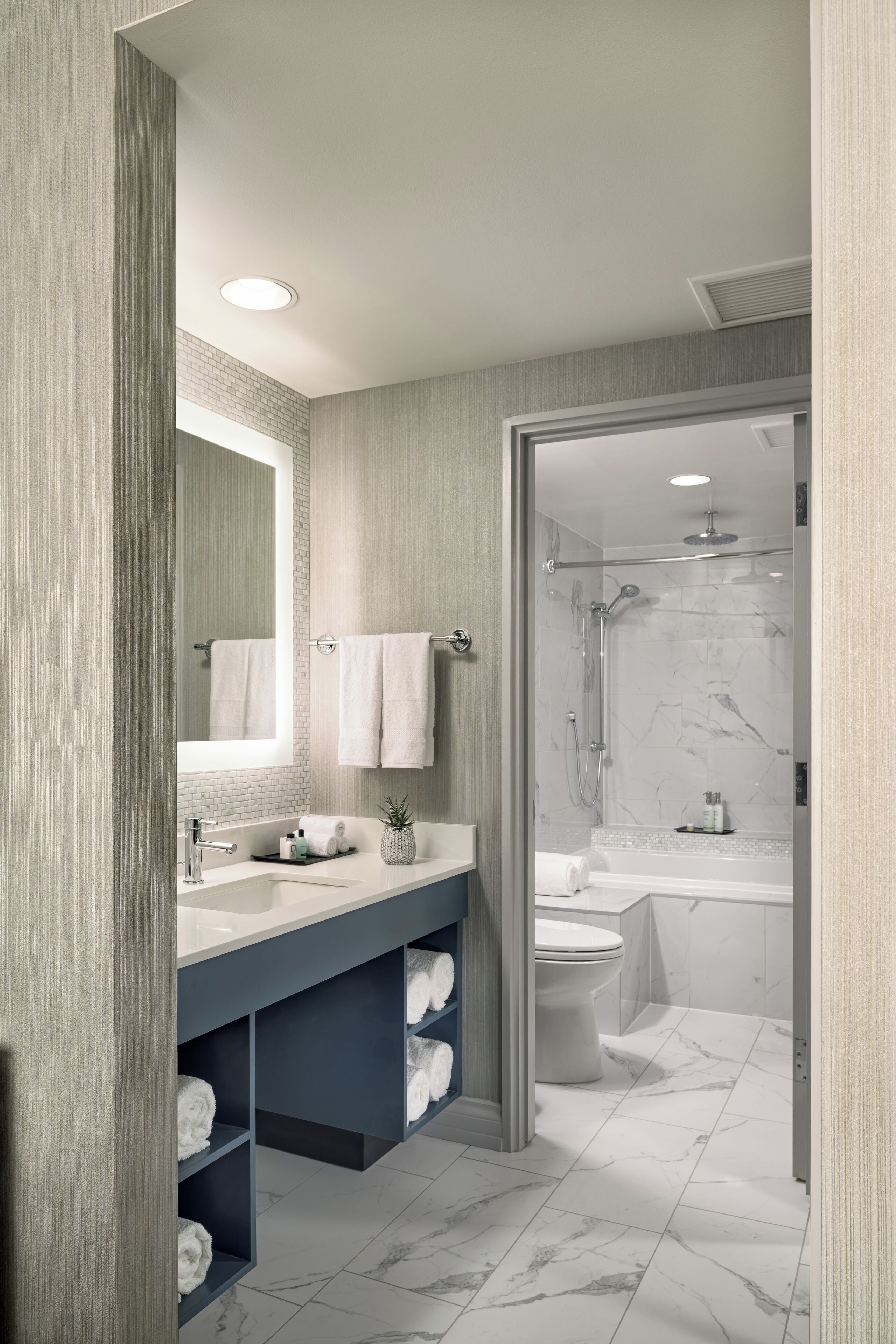 suite, 2 bedrooms, non smoking, refrigerator (penthouse) | bathroom | shower, designer toiletries, hair dryer, bathrobes