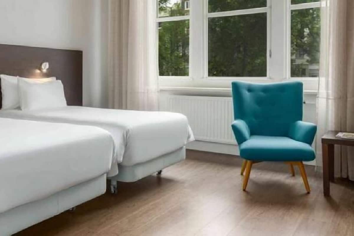 Minibar, coffres-forts dans les chambres, rideaux occultants