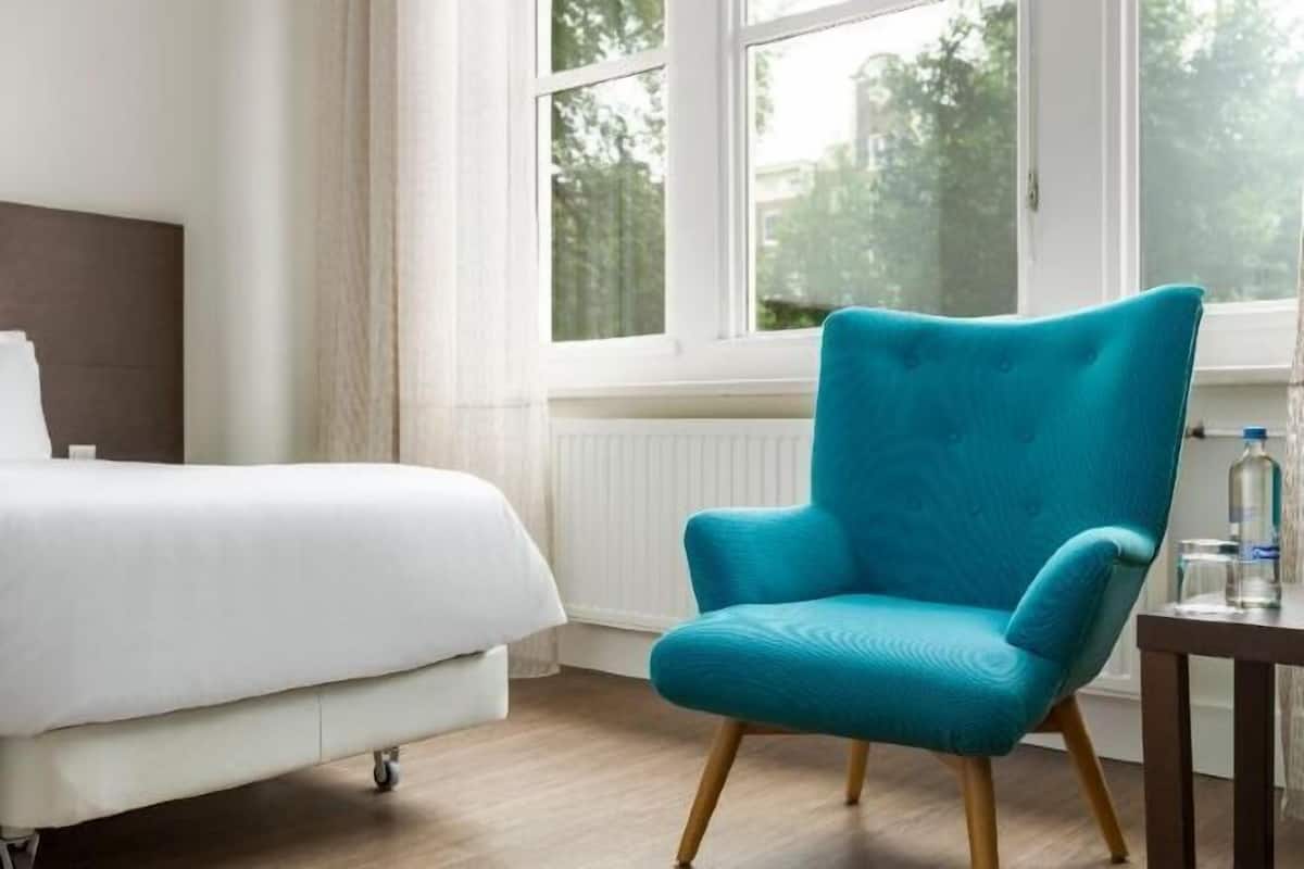 Minibar, coffres-forts dans les chambres, rideaux occultants