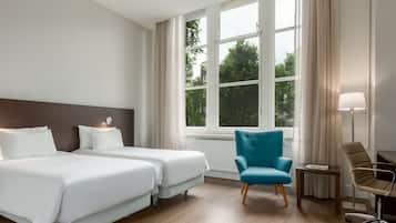 Superior Room (Canal View) | Minibar, in-room safe, blackout drapes, soundproofing