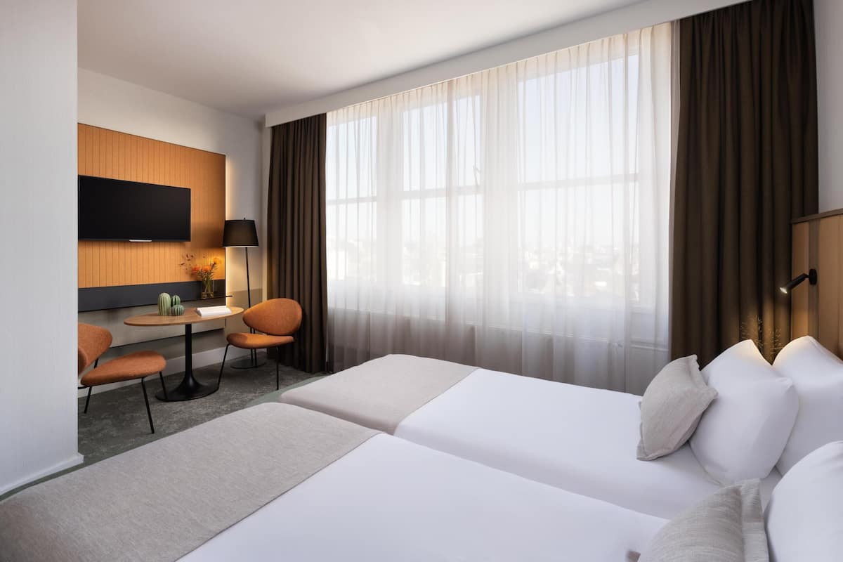 Standard Room (New Style) | Minibar, in-room safe, blackout drapes, soundproofing