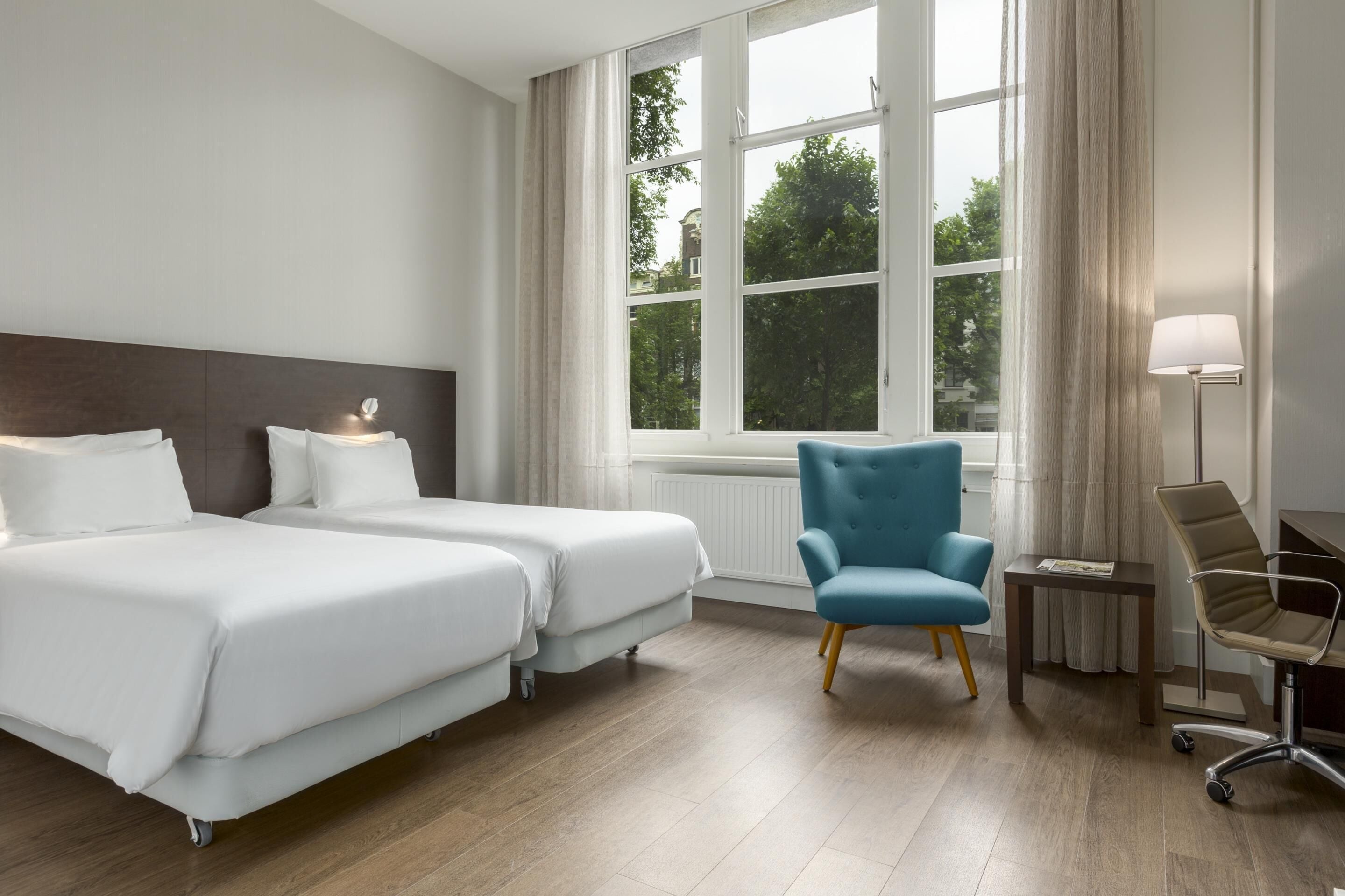 Superior Room (Canal View) | Minibar, in-room safe, blackout drapes, soundproofing